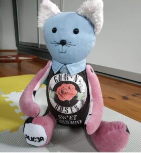 pluszak maskotka kotek kote z ubran dziewczynki pamiatka prezent