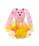 Krolik pluszak z dlugimi uszami i spudniczka tutu na bialym tle