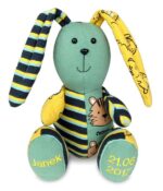 krolik pluszak maskotka szyta recznie na zamowienie z ubranek dzieciecych z personalizacja